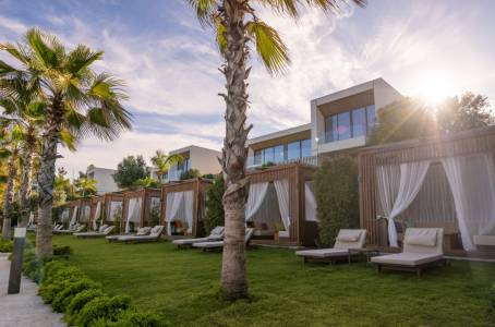 THE NORM COLLECTION DOORA Pools & Beach